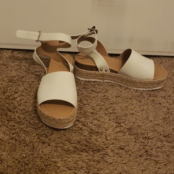 Soda Shoes - sandals